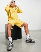 Nike - Revival - Shorts i sennepsfarvet-Gul