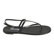 Klassiske sorte flade sandaler