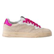 Sand Suede Sneakers med Fuchsia Accents