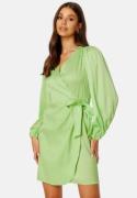 SELECTED FEMME Stine LS Short Wrap Dress Pistachio Green 34