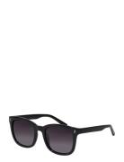 Katya Recycled Iconic Retro Sunglasses Black Accessories Sunglasses D-frame- Wayfarer Sunglasses Black Pilgrim