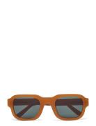 66 Sunglasses Accessories Sunglasses D-frame- Wayfarer Sunglasses Brown VANS