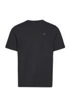 Loke Badge T-Shirt - Regenerative O Tops T-Kortærmet Skjorte Black Knowledge Cotton Apparel