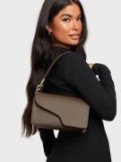 ATP ATELIER - Skuldertasker - Khaki - Assisi Leather Shoulder Bag - Tasker - Shoulder Bags