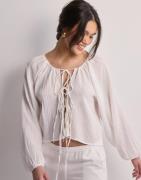 Nelly - Hvid - Volume Tied Blouse