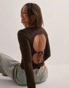 Nelly - Brun - Gorgeous Back Focus Top