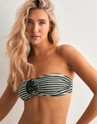 Nelly - Sort - Bouquet Bikini Top