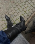 Nelly - Sort - Stiletto Under Knee Boot