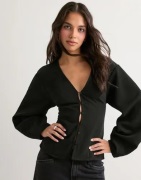 Nelly - Sort - Shaped Button Blouse