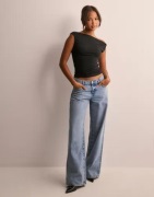 Nelly - Sort - Twist Asymmetric Soft Top